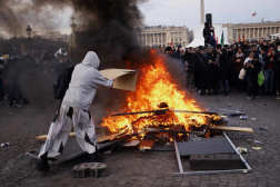 Мусорный бунт: французы митингуют против пенсионной реформы
